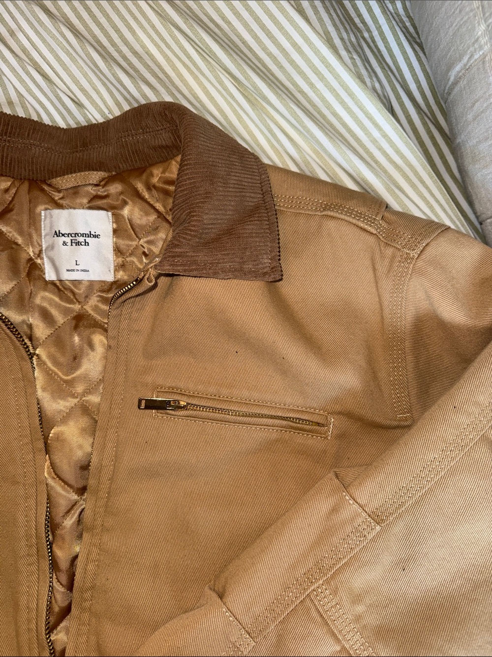 Abercrombie & Fitch Tan Quilted Cropped Trucker Jacket with Corduroy Collar - Picture 3 of 6